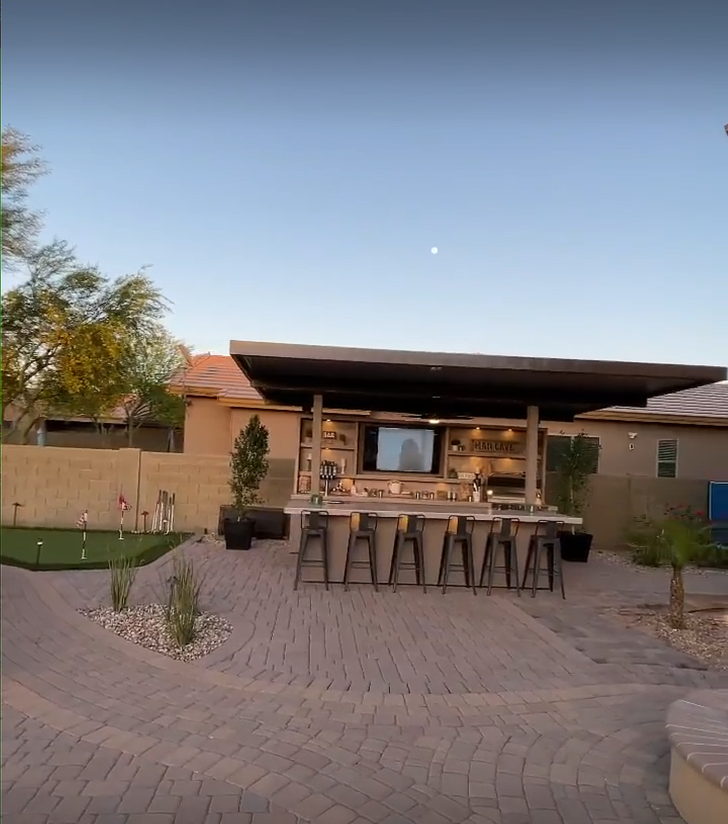 Fantasy Island 20'x20' Outdoor Kitchen – KoKoMo Signature Series