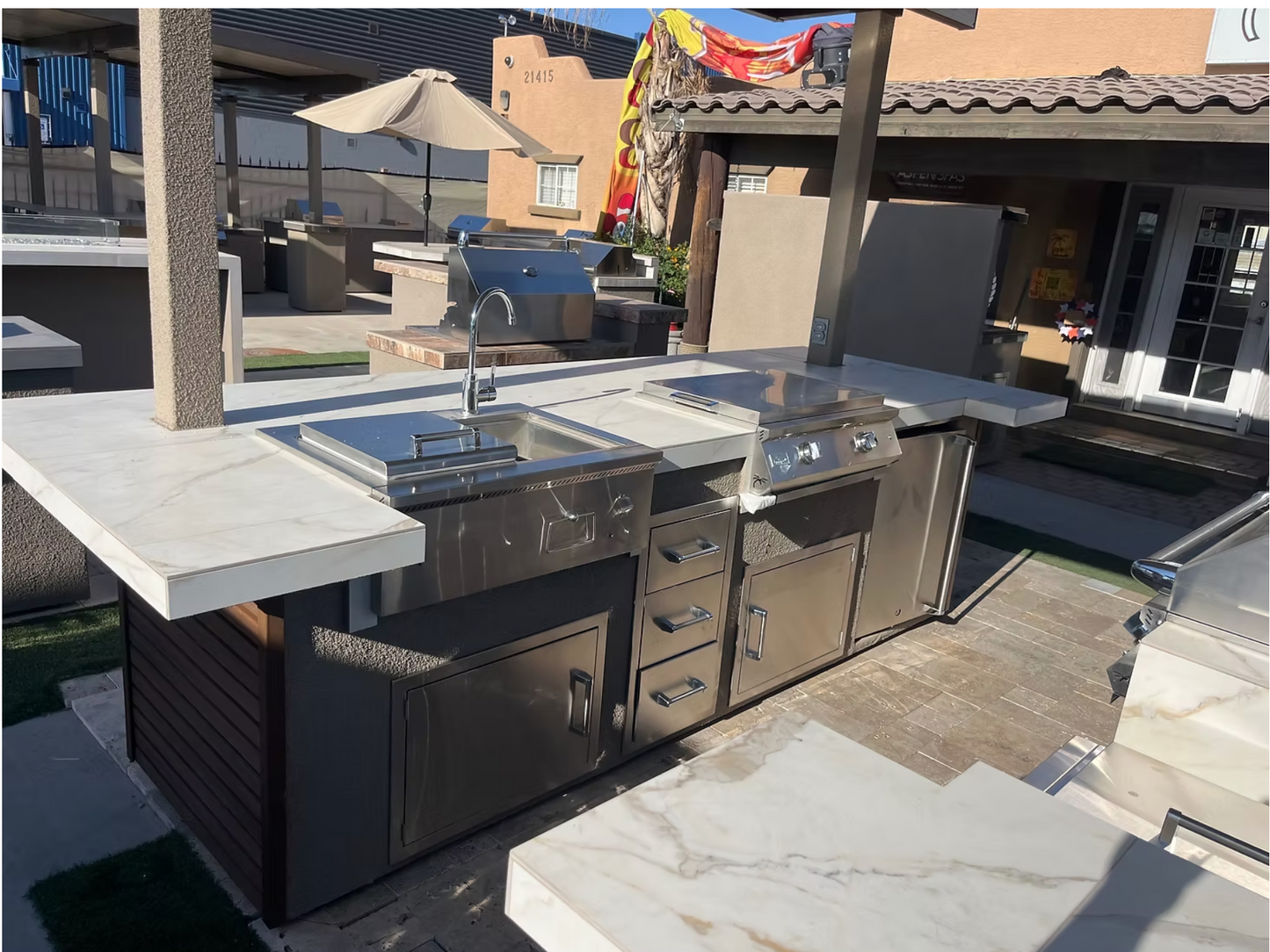 KoKoMo Sports Bar Outdoor Kitchen